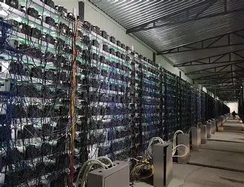 An expansive mining farm illustrating optimized power distribution and cooling arrays